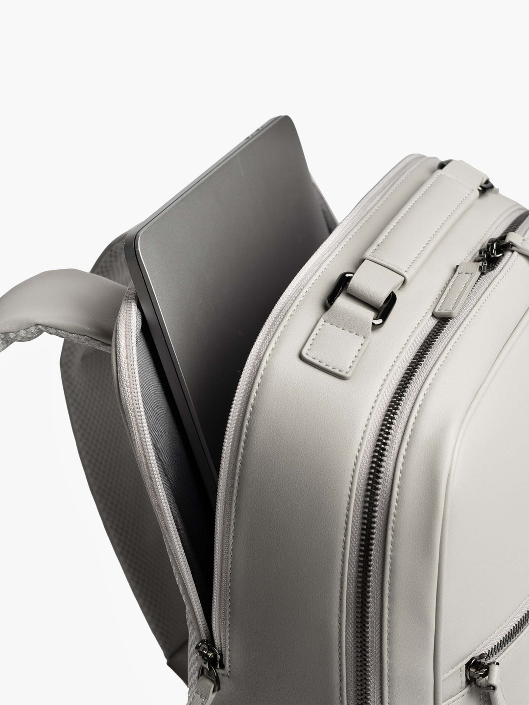 Maverick & Co. smart work bag with organized laptop compartment and dedicated storage for essentials