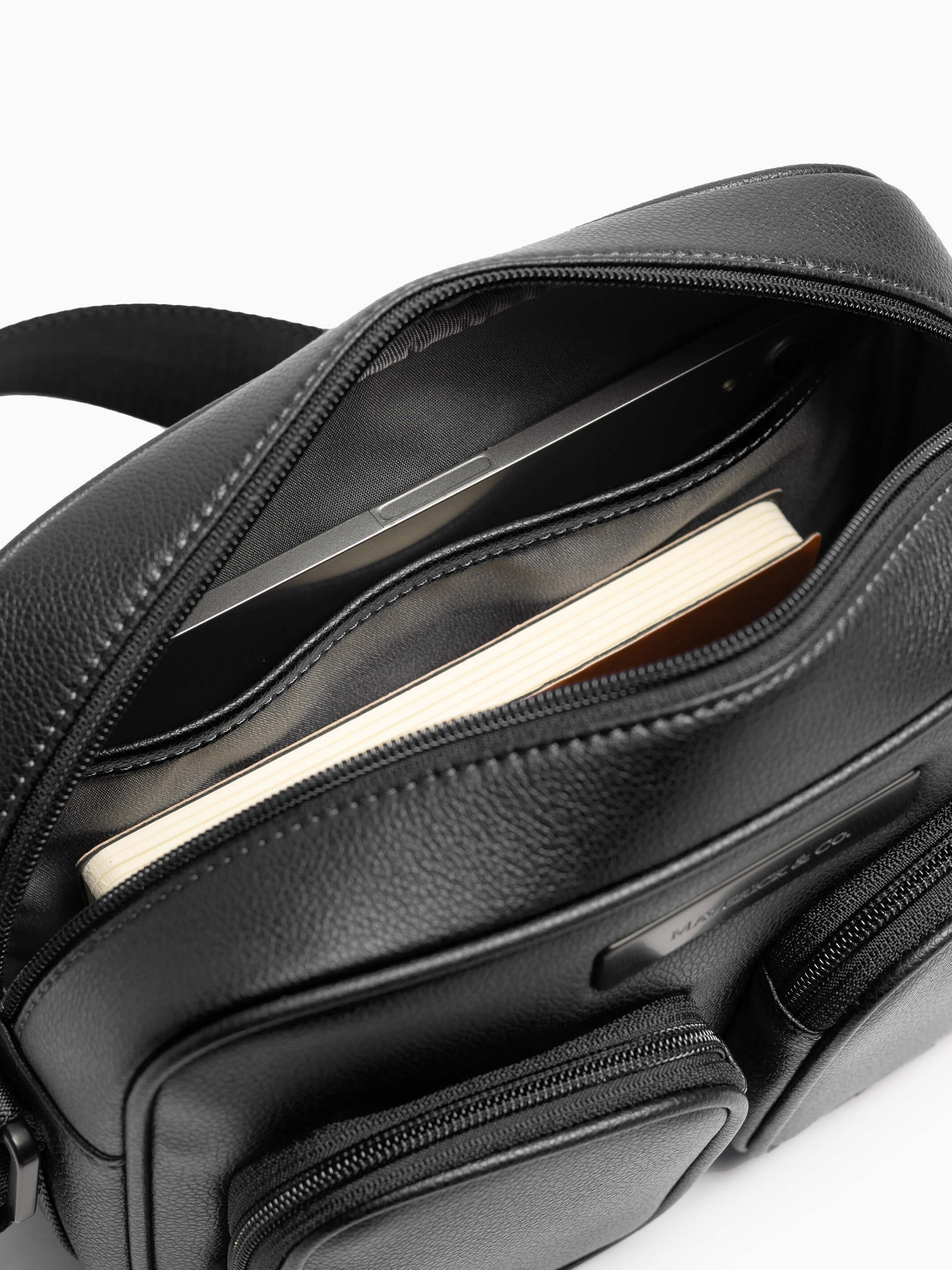 Maverick & Co. - Axis Leather Messenger #color_black