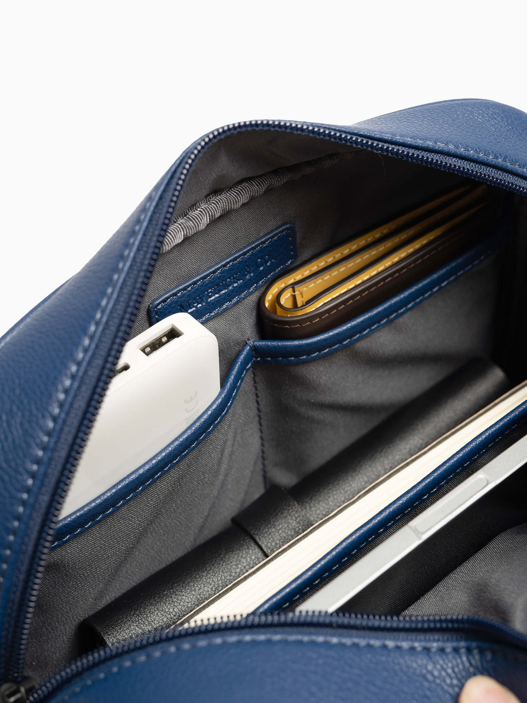 Maverick & Co. - Axis Leather Messenger #color_navy