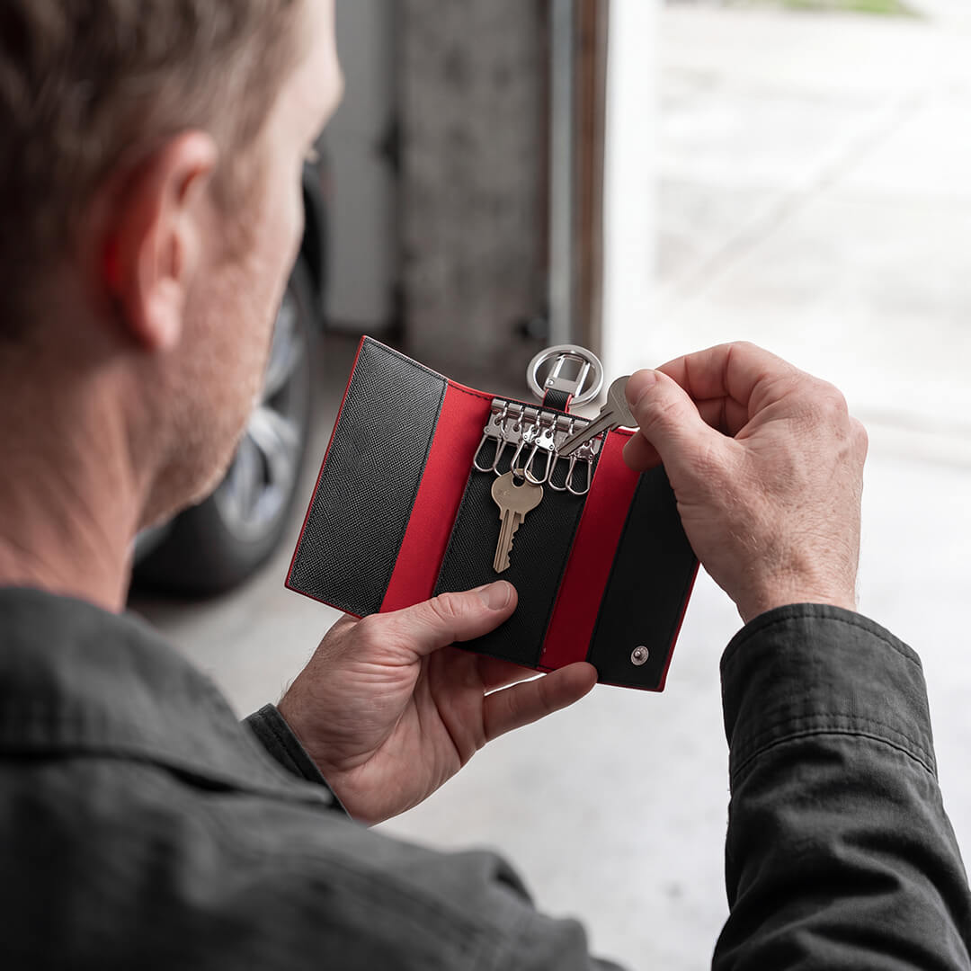 Maverick & Co. - Manhattan Leather Key Case - clipping a key onto a silver snap hook