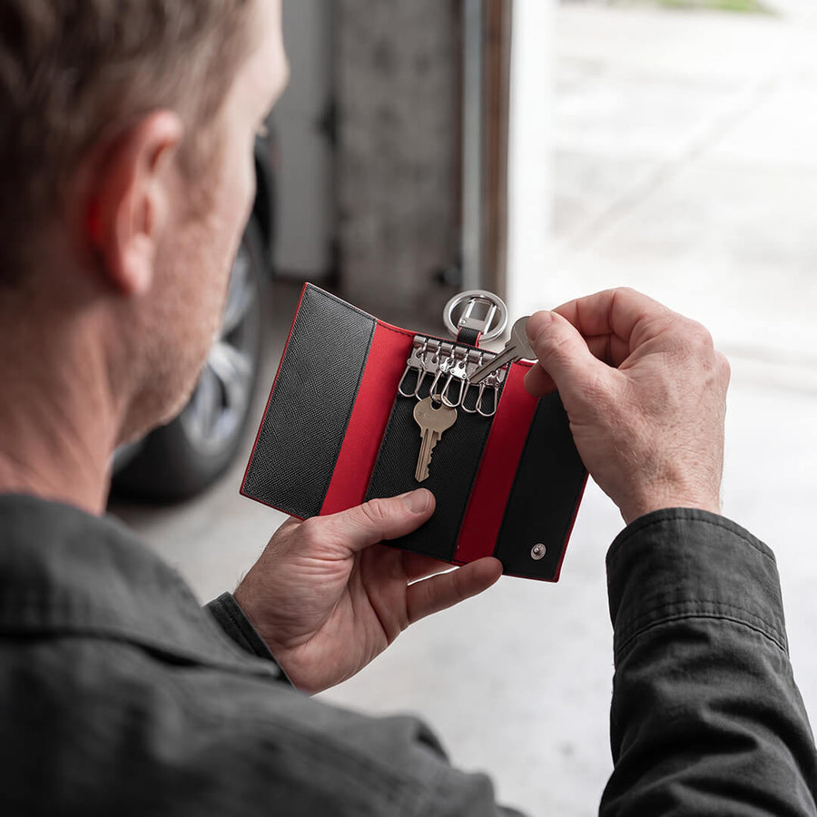 Maverick & Co. - Manhattan Leather Key Case - clipping a key onto a silver snap hook