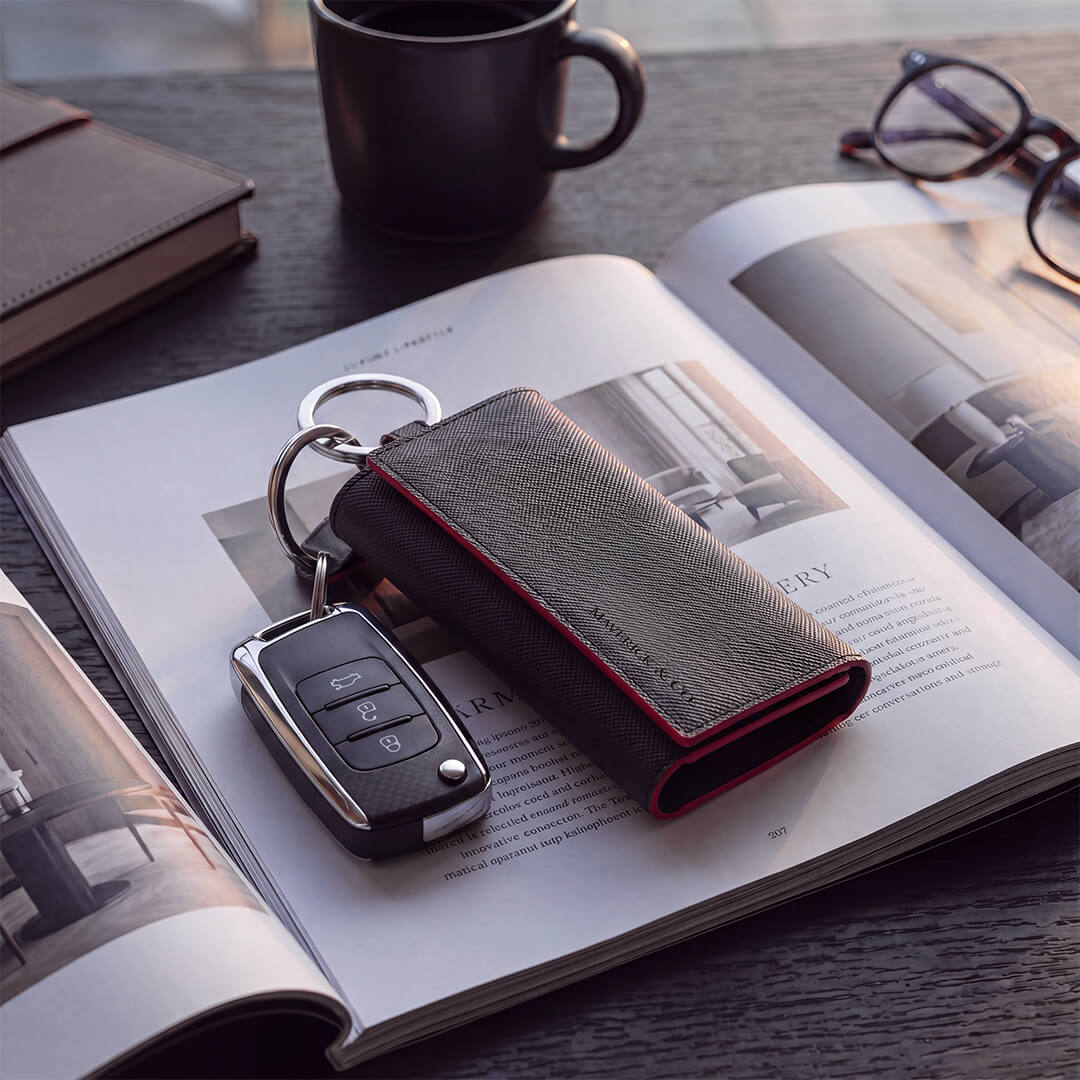 Maverick & Co. - Manhattan Leather Key Case - car key fob attached to the fixed ring